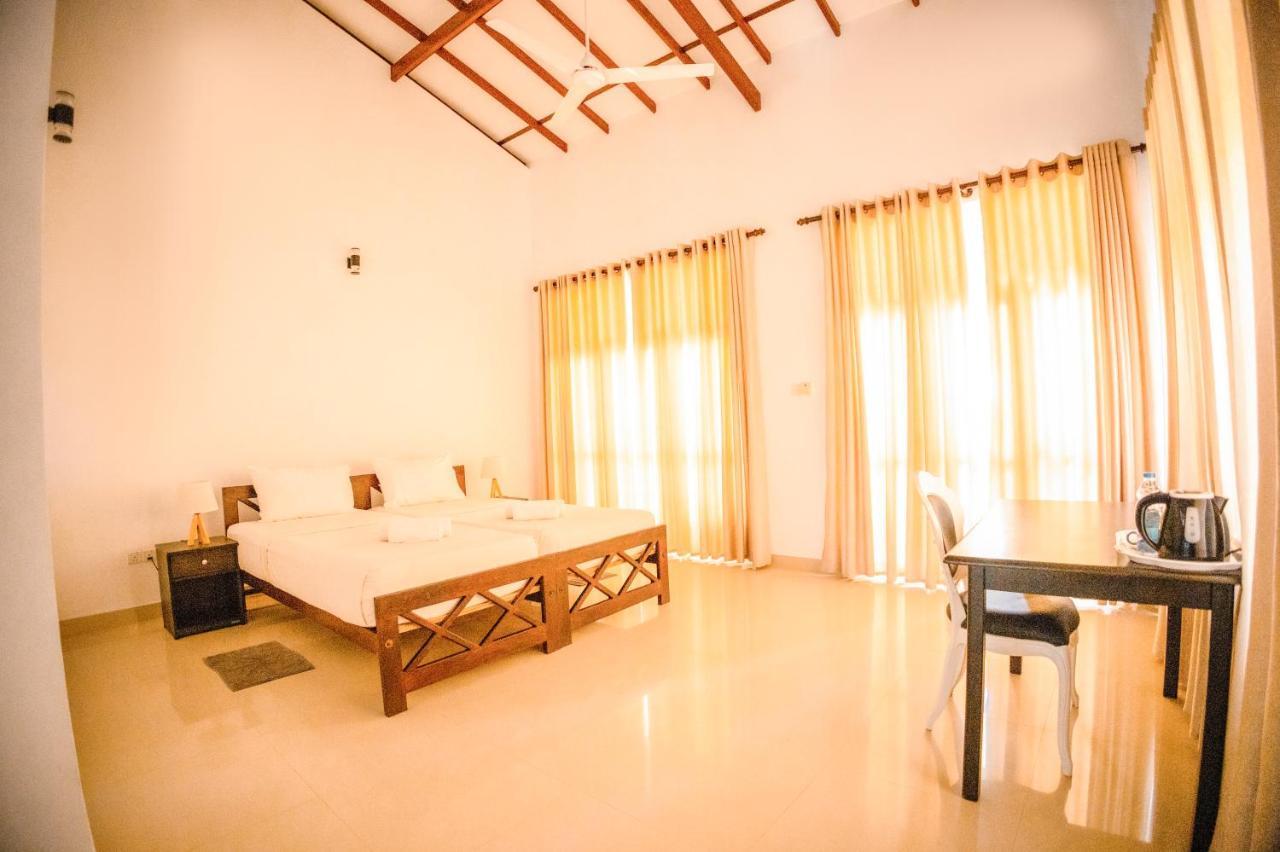 Lankahuts Villa Negombo Exteriér fotografie